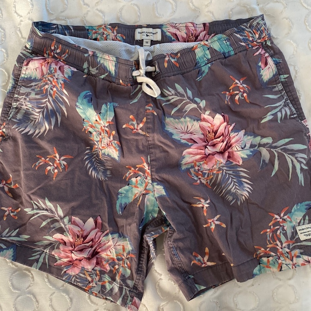 Hawaiian floral design Swim trunks